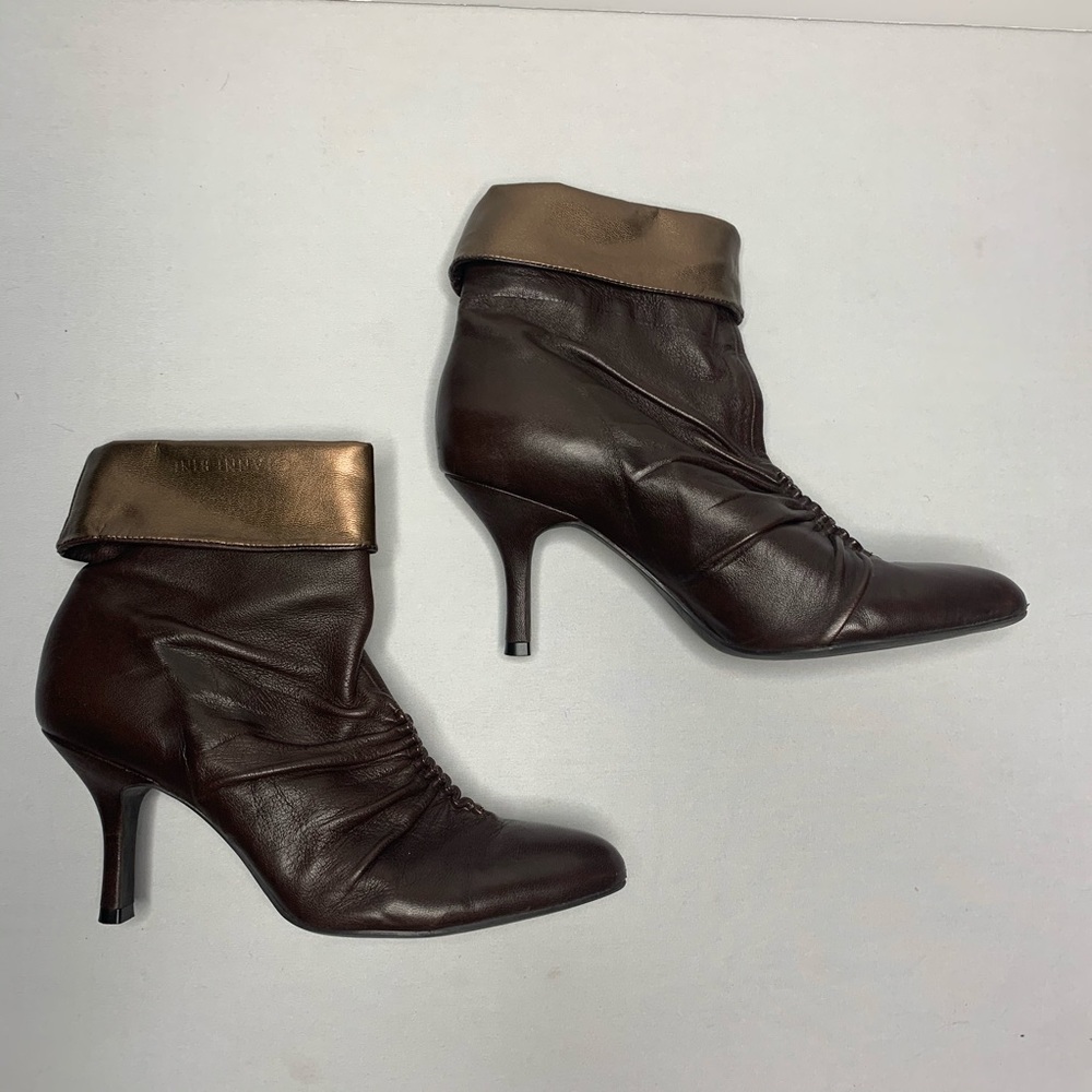 Gianni Bini brown/gold heeled booties